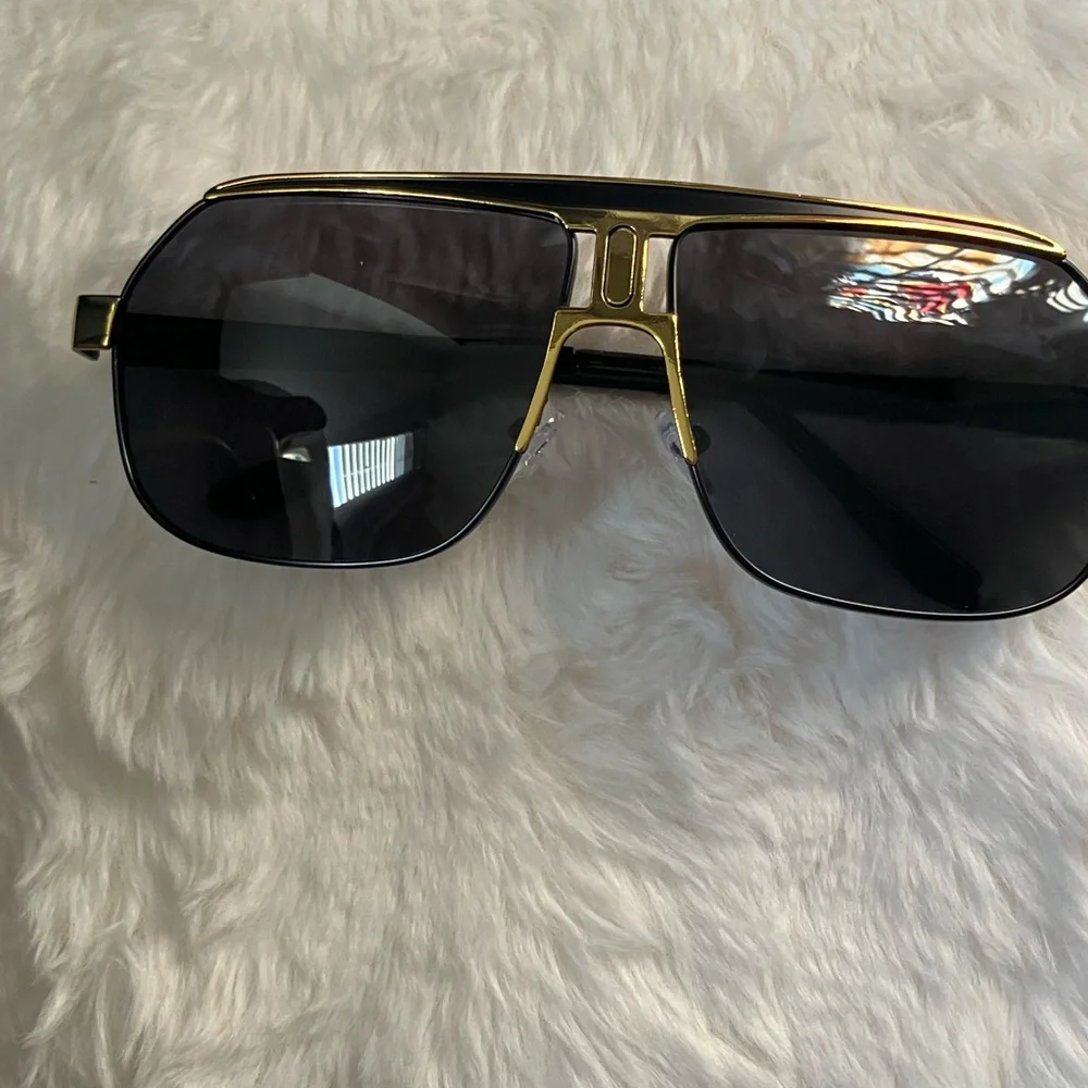 Men Stylish Black and Gold Sunglasses